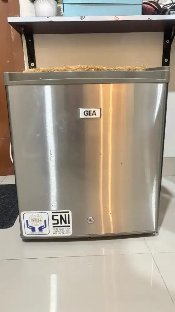 KULKAS MINI MERK GEA