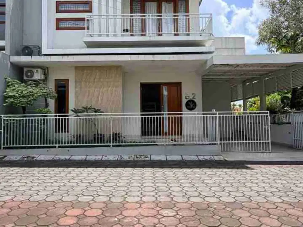 RUMAH MEWAH 2 LANTAI HOOK FULL FURNISHED DALAM RINGROAD DEKAT JEC DAN AMPLAZ