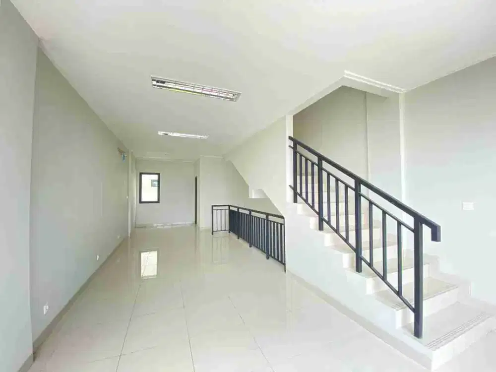 Ruko baru 2,5 lantai lokasi strategis  di Summarecon cocok untuk usaha dan kantor