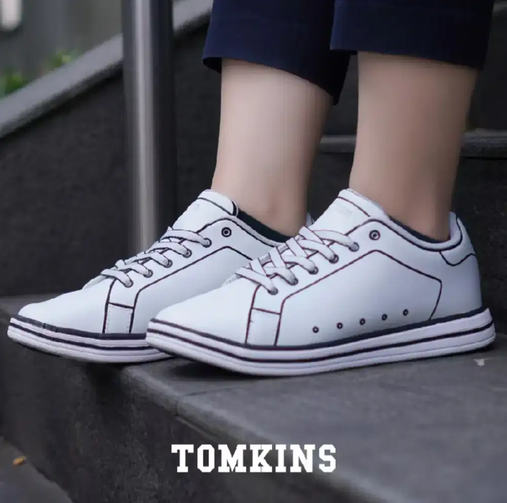 SEPATU TOMKINS CORSAGE PUTIH