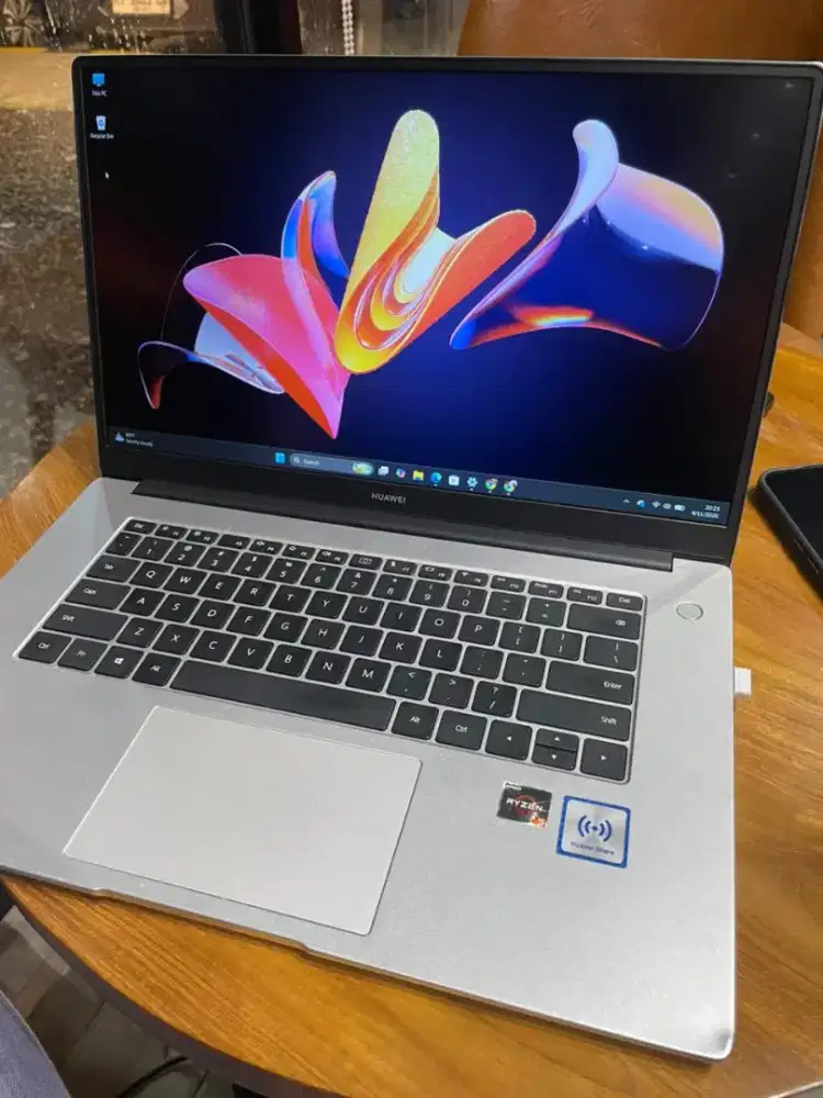 Laptop Huawei Matebook AMD Ryzen 5 3500U 8/256