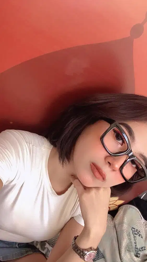 Saya mencari pekerjaan host live ,spg,penjaga toko,receptionist