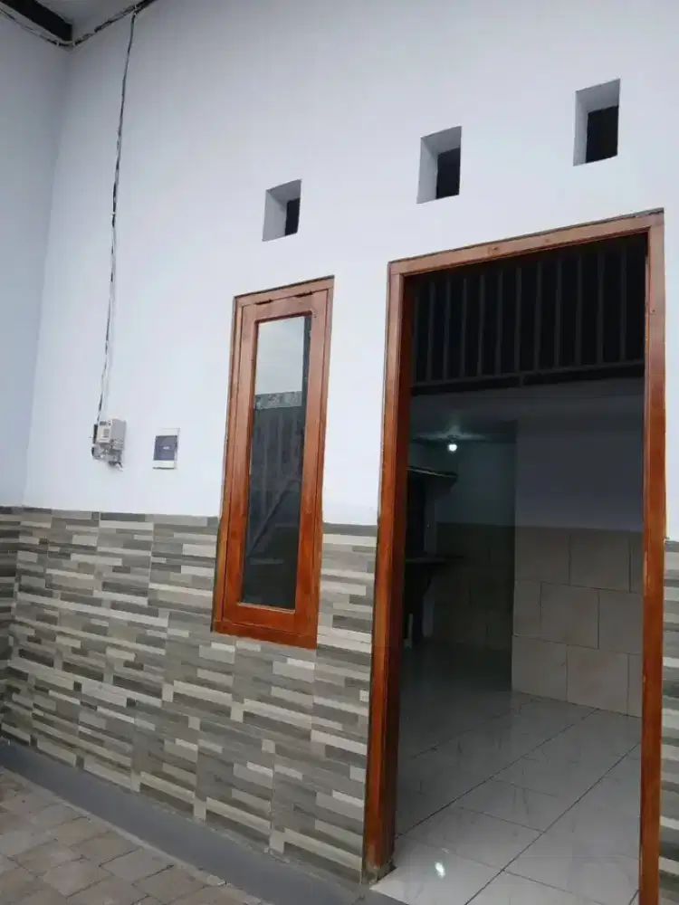 Dibutuhkan Perempuan, Untuk Bersih-bersih Kost&jaga singgah.