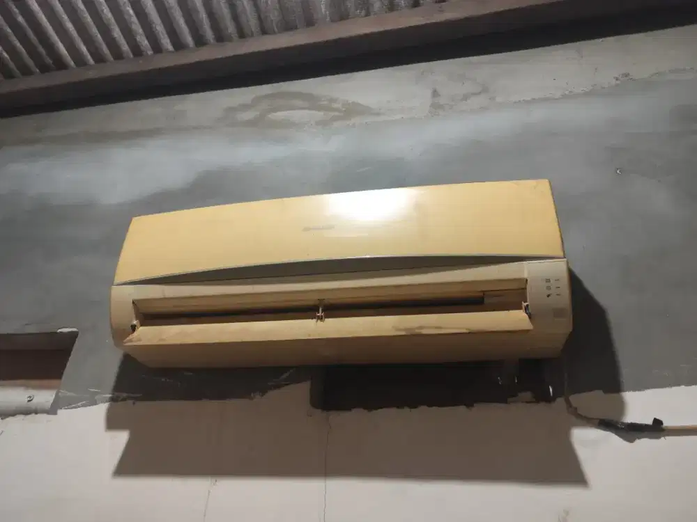 Dijual cepat AC 1/2 PK Merek Sharp