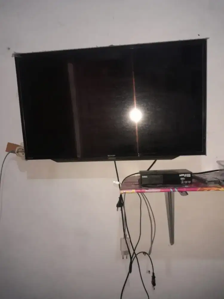 TV Sharp aquos 32inch + Speaker bluetooth NOISE 899