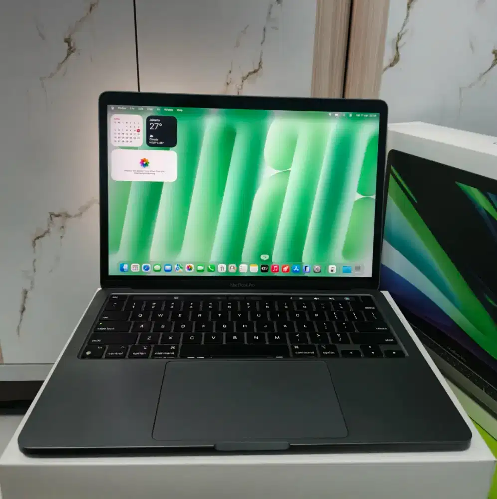 Apple Macbook Pro 2020 M1 Chip 13 inch 8GB SSD 512Gb Perfect Ex iBox