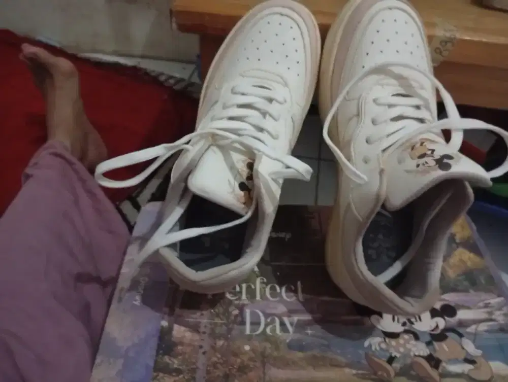 Sepatu wanita kronikel Disney