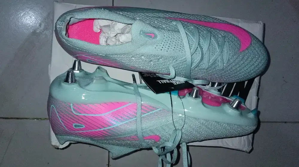 Sepatu bola Nike Superfly