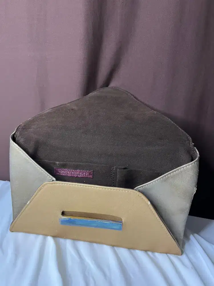 Yongki Komaladi Envelope Clutch Gold 28x17cm 2018 Vintage Untuk Repair