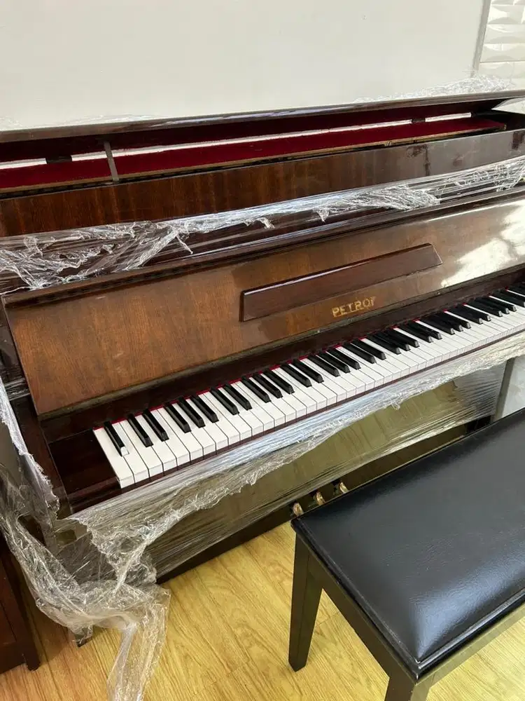 Piano petrof akustik