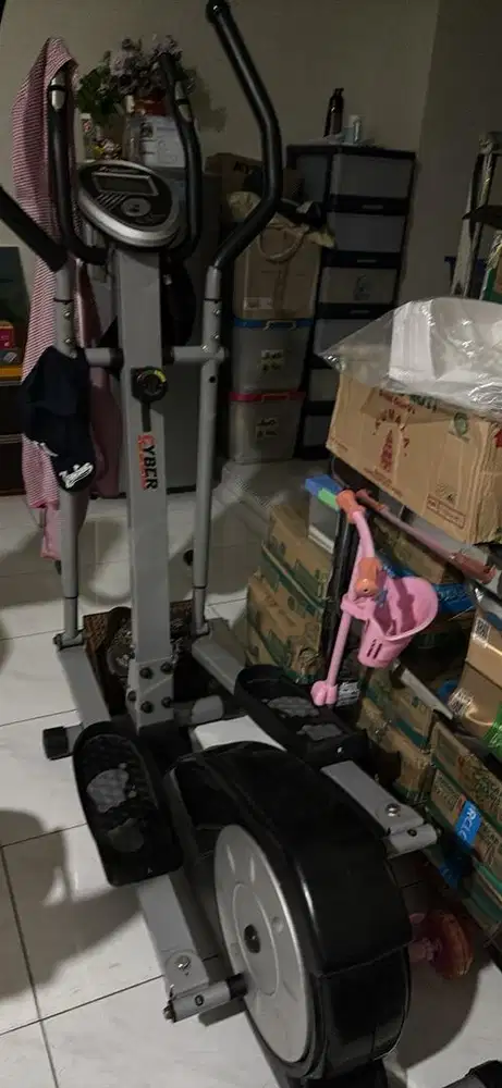 Sepeda elipstical merek cyber