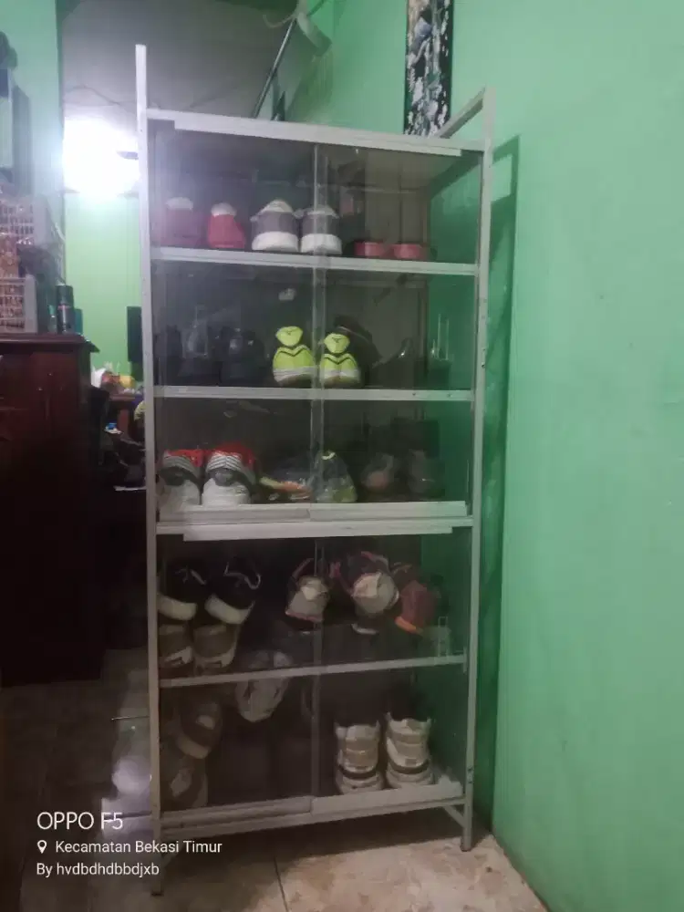 Rak sepatu dan sandal