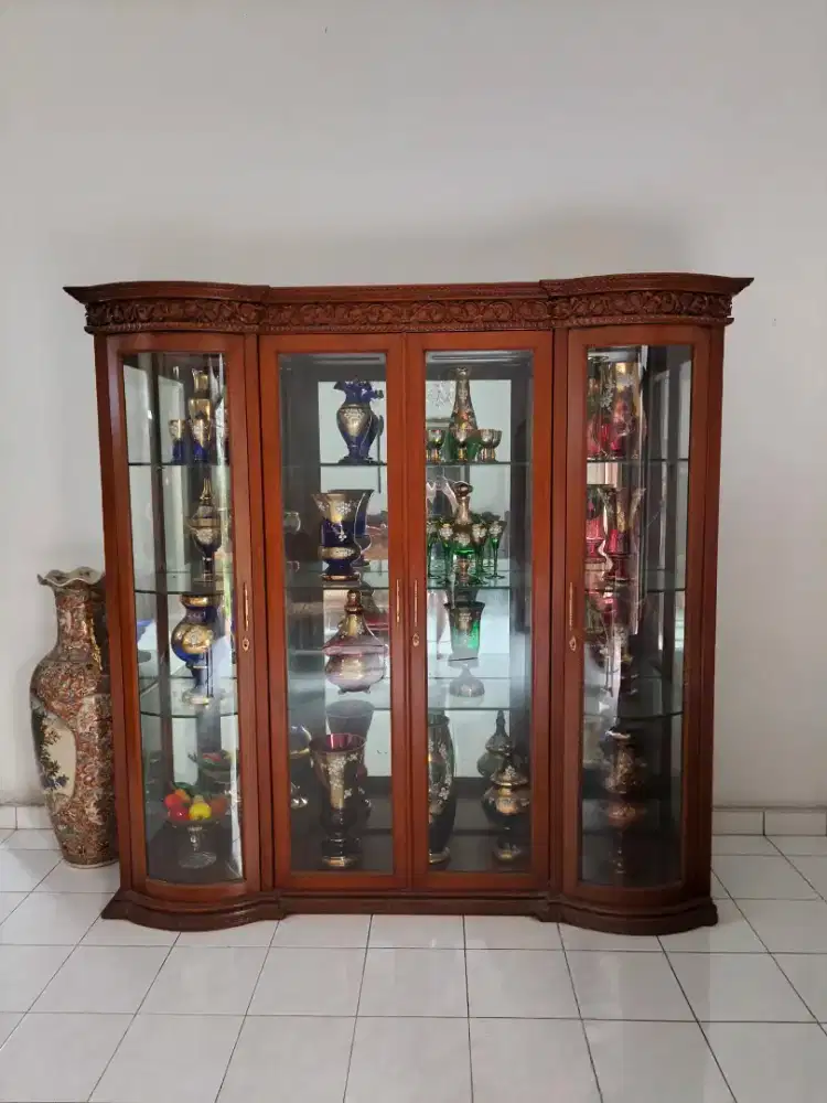 DI JUAL LEMARI KACA JATI UKIR