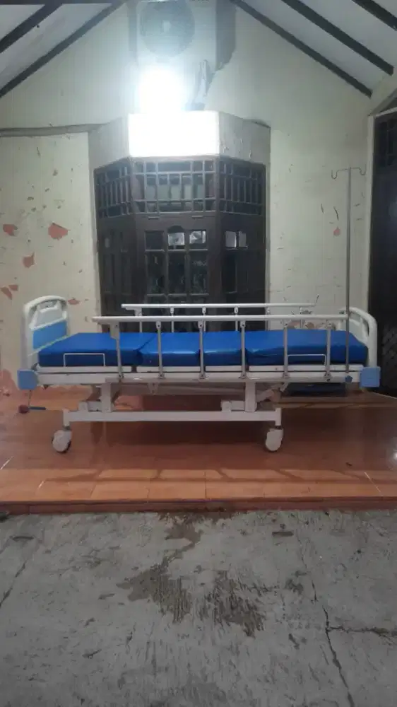 Ranjang pasien manual 3 crank