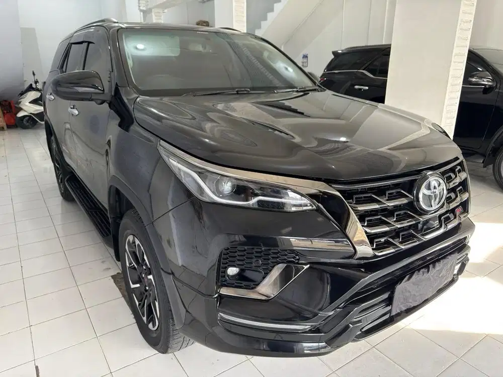 Fortuner 2.4 TRD Automatic 2021 Hitam