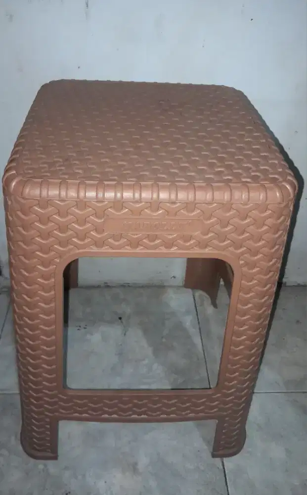 Kursi plastik n4polly