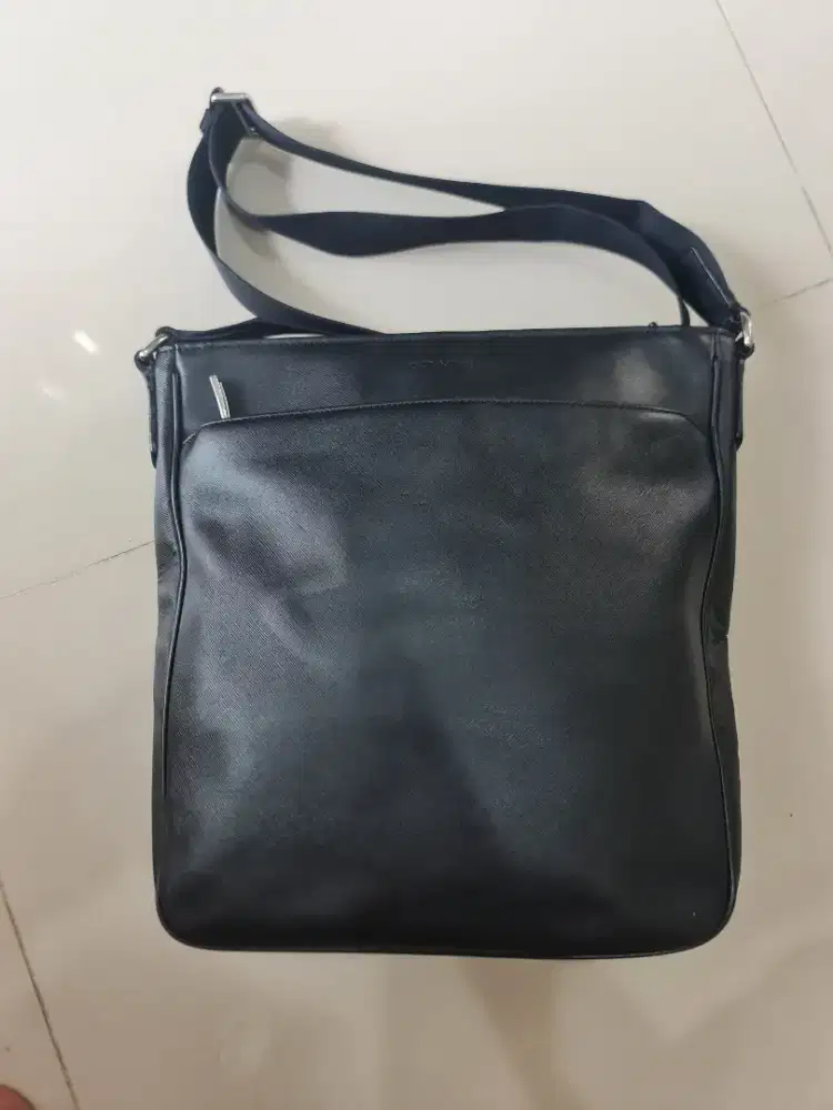 114. Tas SlingBag Pria Coach New York Black

Mantan / Bekas / Second