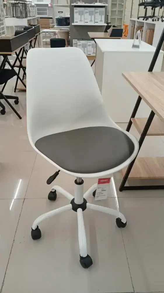 Kursi kantor minimalis