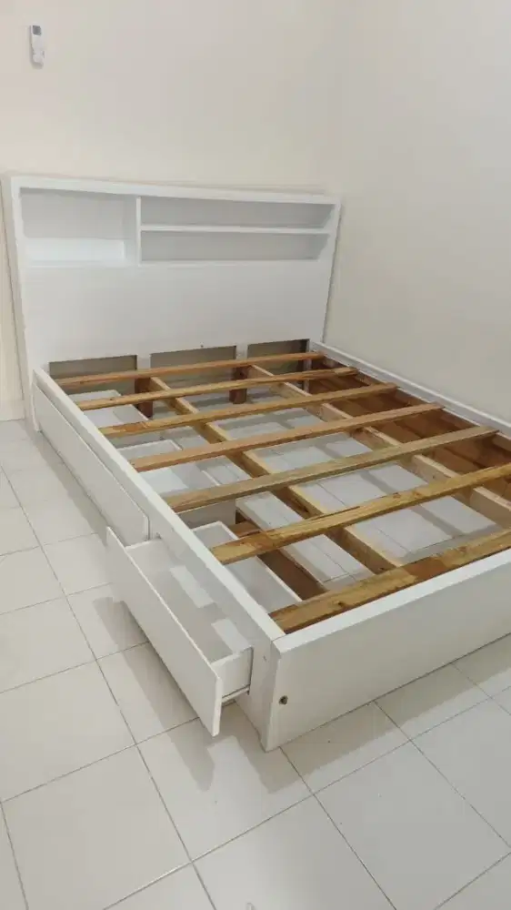 Dipan laci minimalis