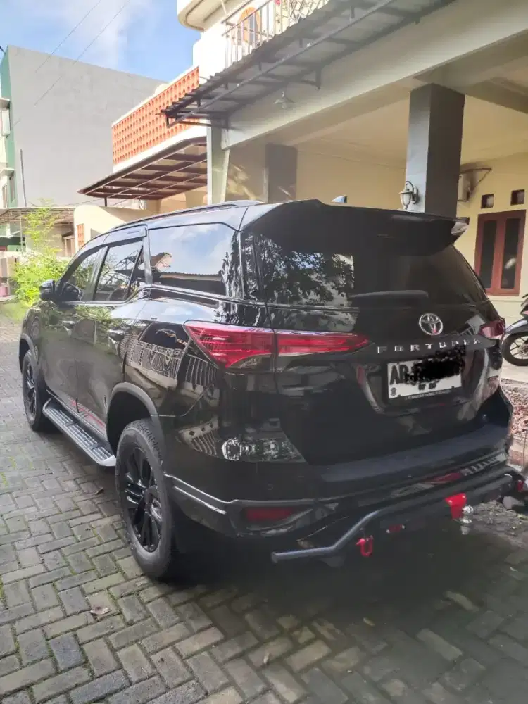 Fortuner 2.4 VRZ TRD AT 2018 Hitam
