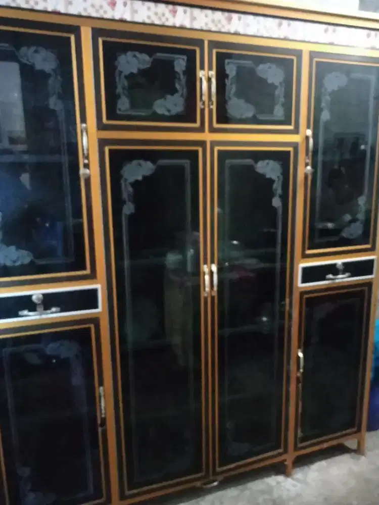 Lemari pintu 2 pintu dan 4 pintu