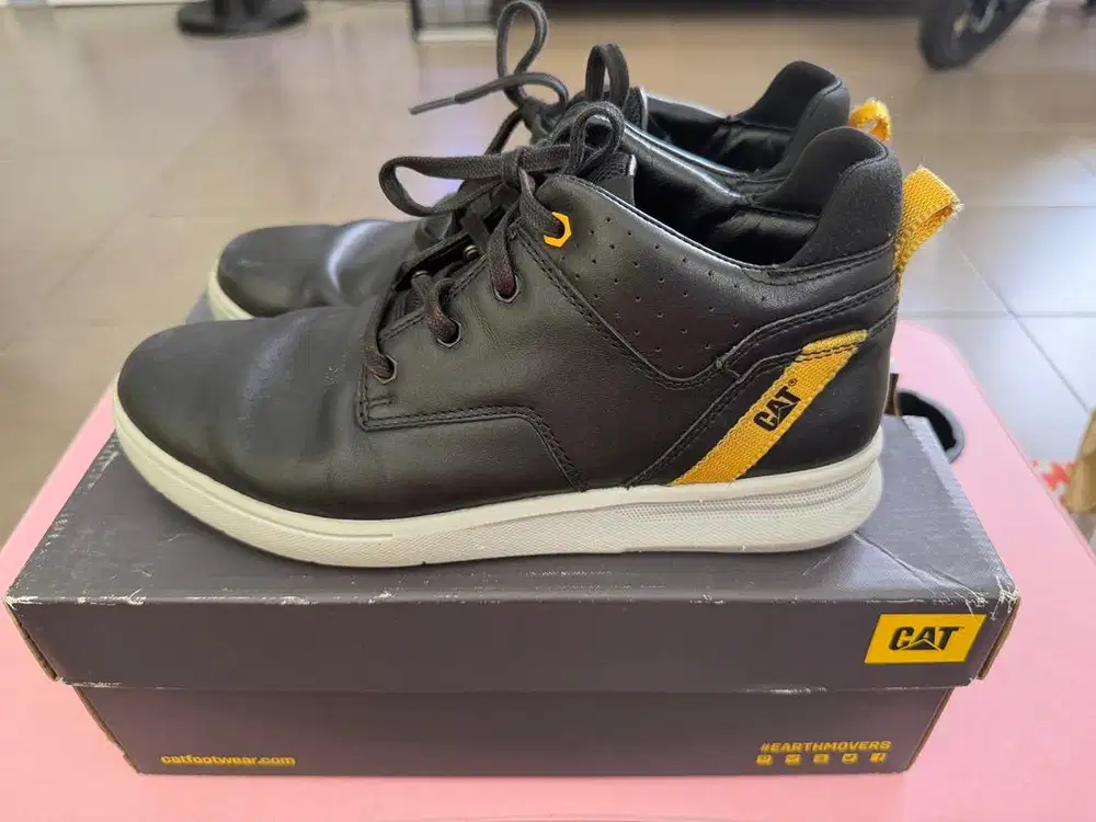 Sepatu CAT Original 100% (Bekas)