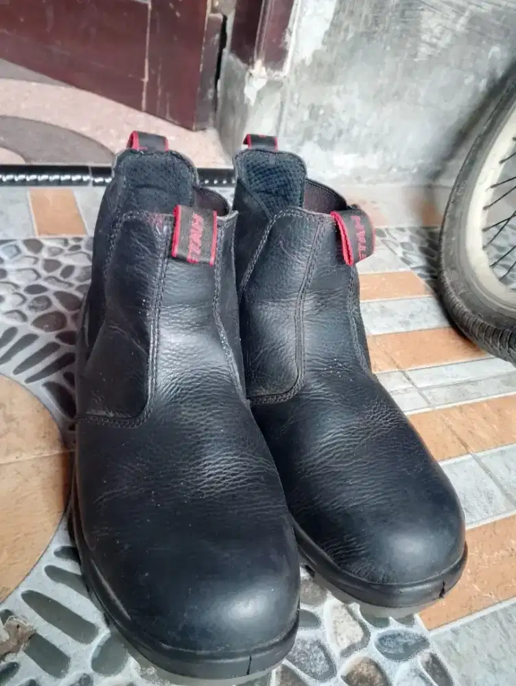 Sepatu safety cheetah