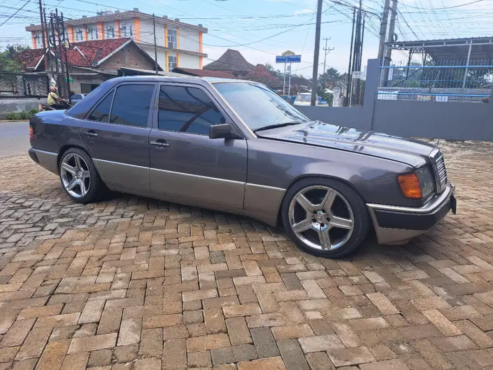 Mercy 230e Boxer W124 Tahun 1991 Siap Jelajah Pulau