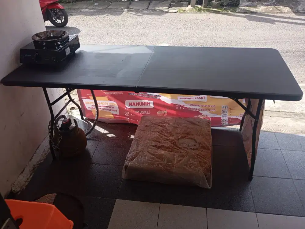 Meja lipat multifungsi