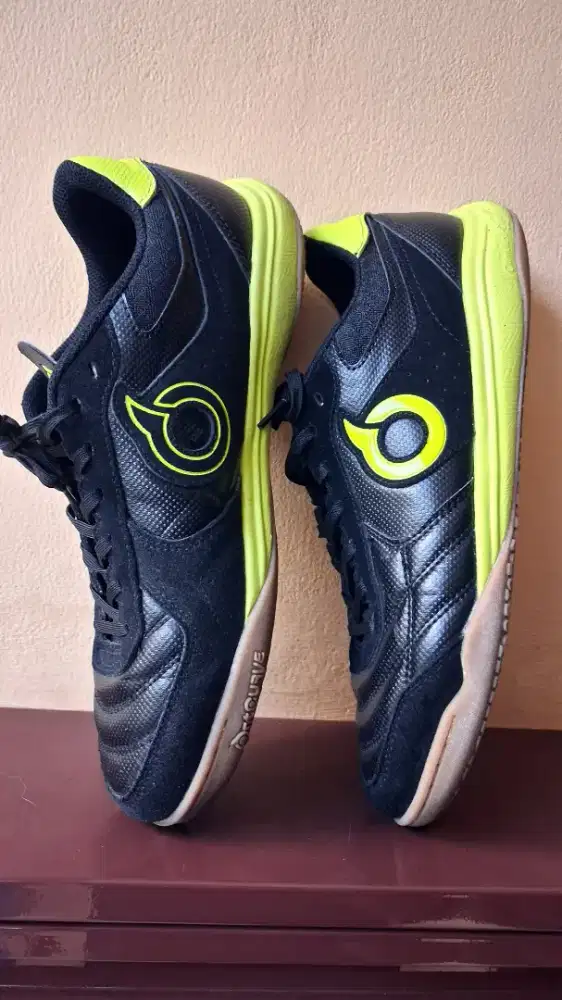Sepatu futsal ortus