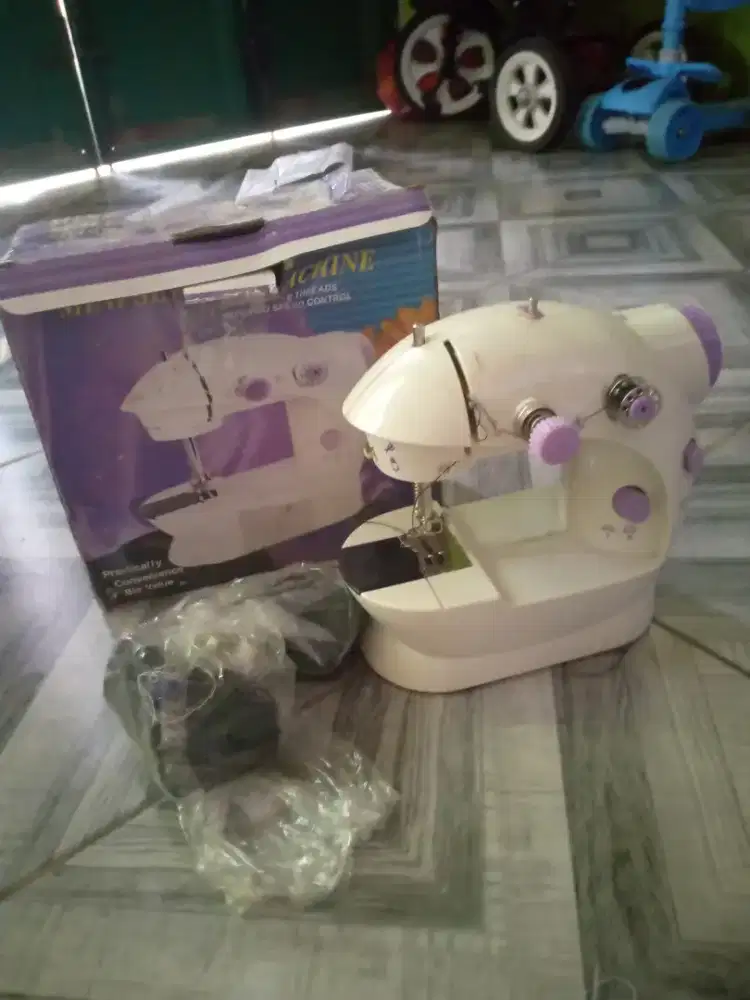 MESIN JAHIT MINI PORTABLE