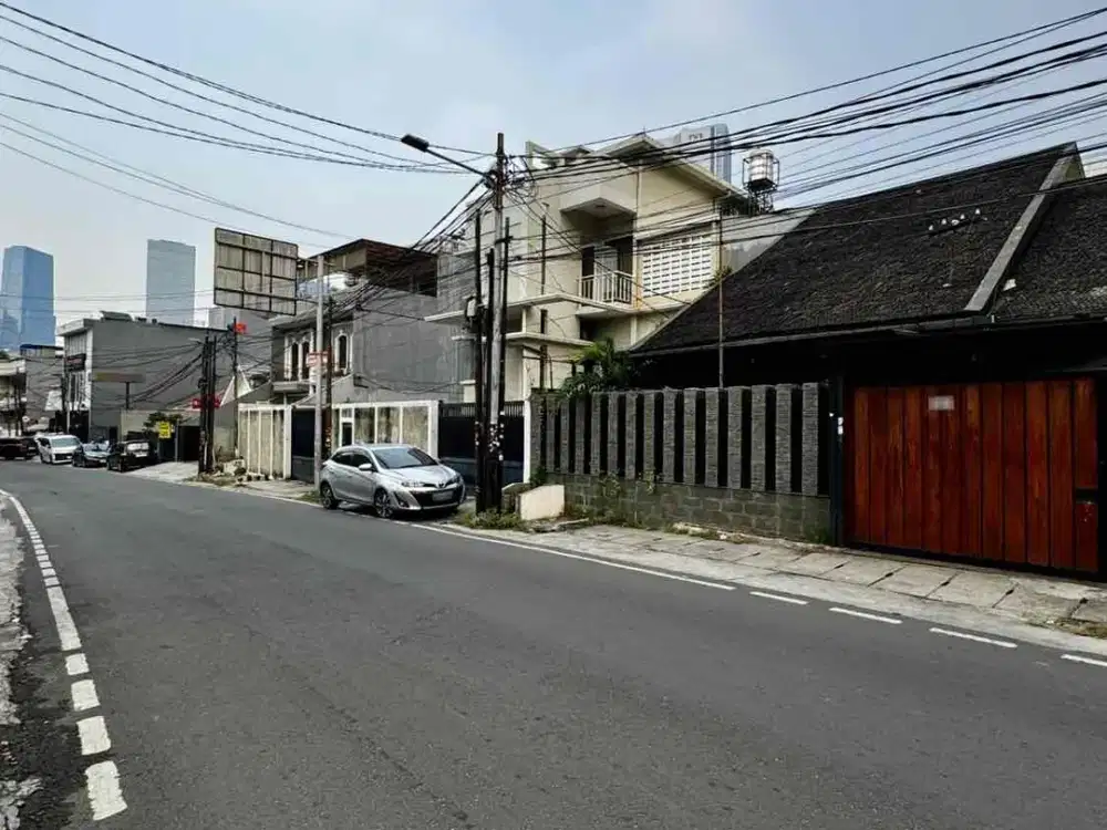 Jual Rumah Bendungan Hilir Jakarta Pusat Pinggir Jalan Utama LT 196 m² SHM Cocok Usaha