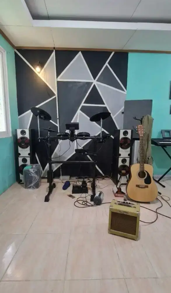 JUAL MURAH | Alat musik kit | drum elektrik aroma & gitar yamaha f10