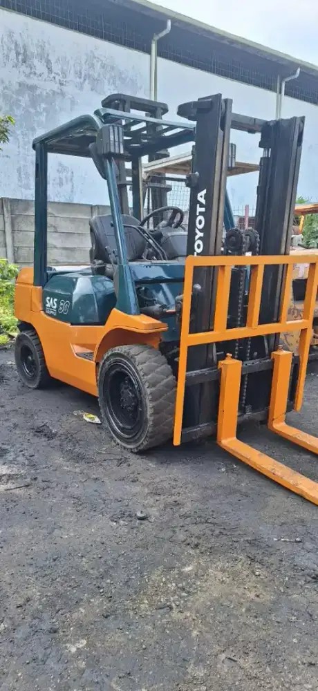 Forklift Toyota 3 Ton,Manual,Tiang 3 Meter,Seri 7FD30,Tahun 2005