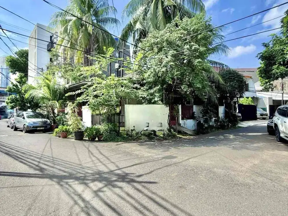 Jual Rumah Hook Kebayoran Baru Jakarta Selatan LT 253 m² SHM Dekat Blok M Sudirman