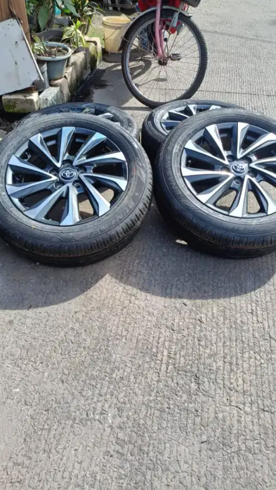 Jual velg voxy R17 original