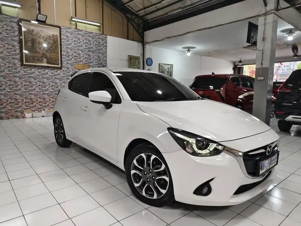 (KM 53 RB)  MAZDA 2 R SKYACTIV 1.5 Bensin AT 2016 Putih