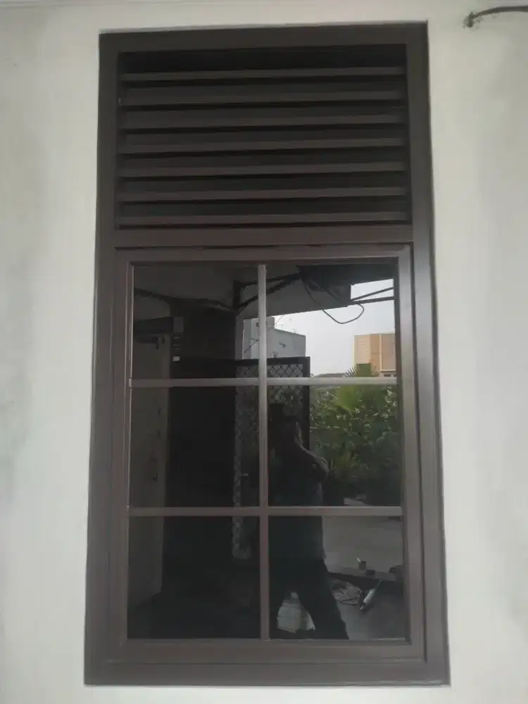 Jendela aluminium ornamen jalusi udara T150cm L65cm hrg terpsng 1,4 jt