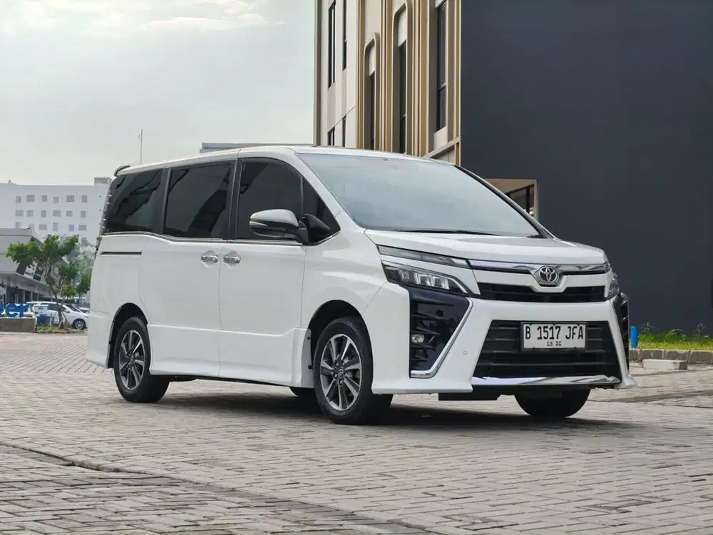 MURAH TOYOTA VOXY 2.0 AT 2020 PUTIH
