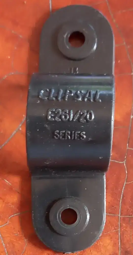 Klem pipa listrik clipsal 20 mm warna hitam