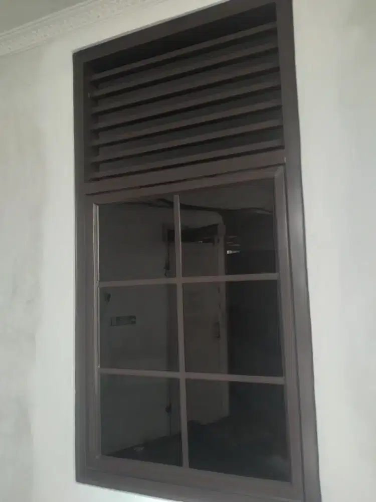 Jendela alumunium ornamen jalusi udara T150cm L65cm hrg terpsng 1,4 jt