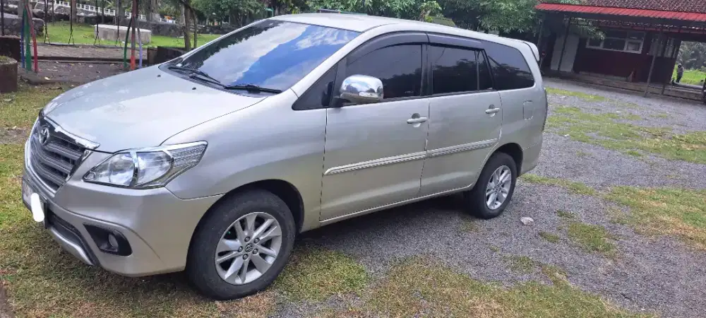 Kijang inova barong 2013