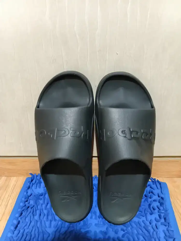 DIJUAL SENDAL REEBOK ORI SIZE 45 ORI