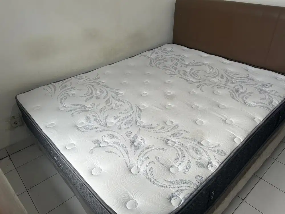 Dijual kasur dan dipan Queen Size merk Florence
