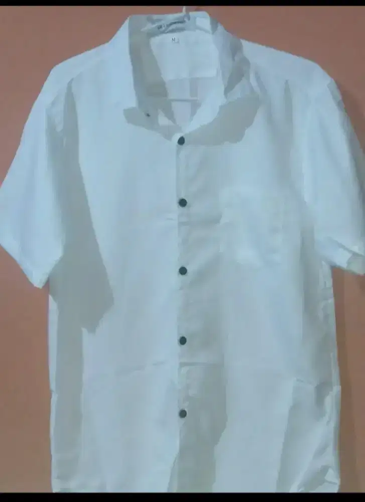 Kemeja Putih Lengan Pendek