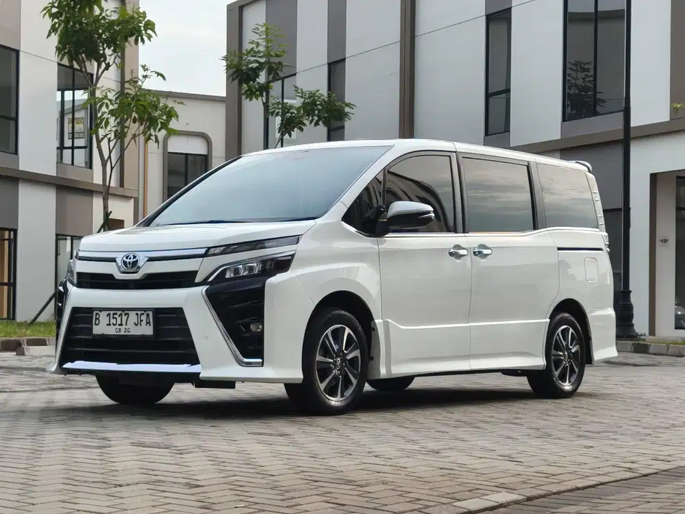 Toyota Voxy 2.0 AT 2020 Pajak Panjang