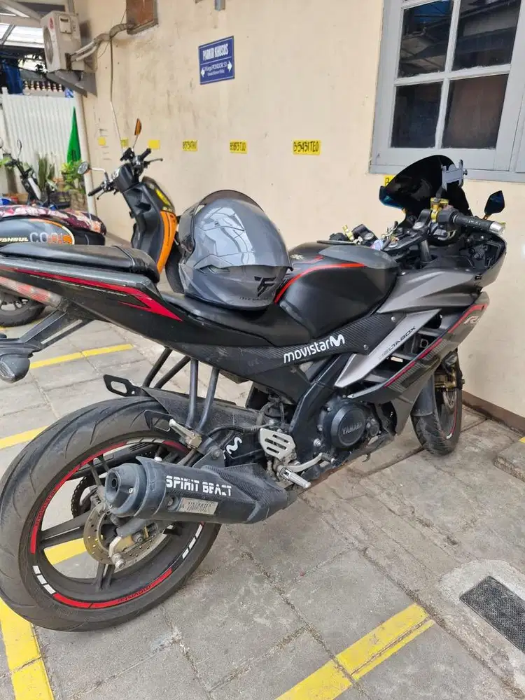 Yamaha R15 V2 tahun 2015