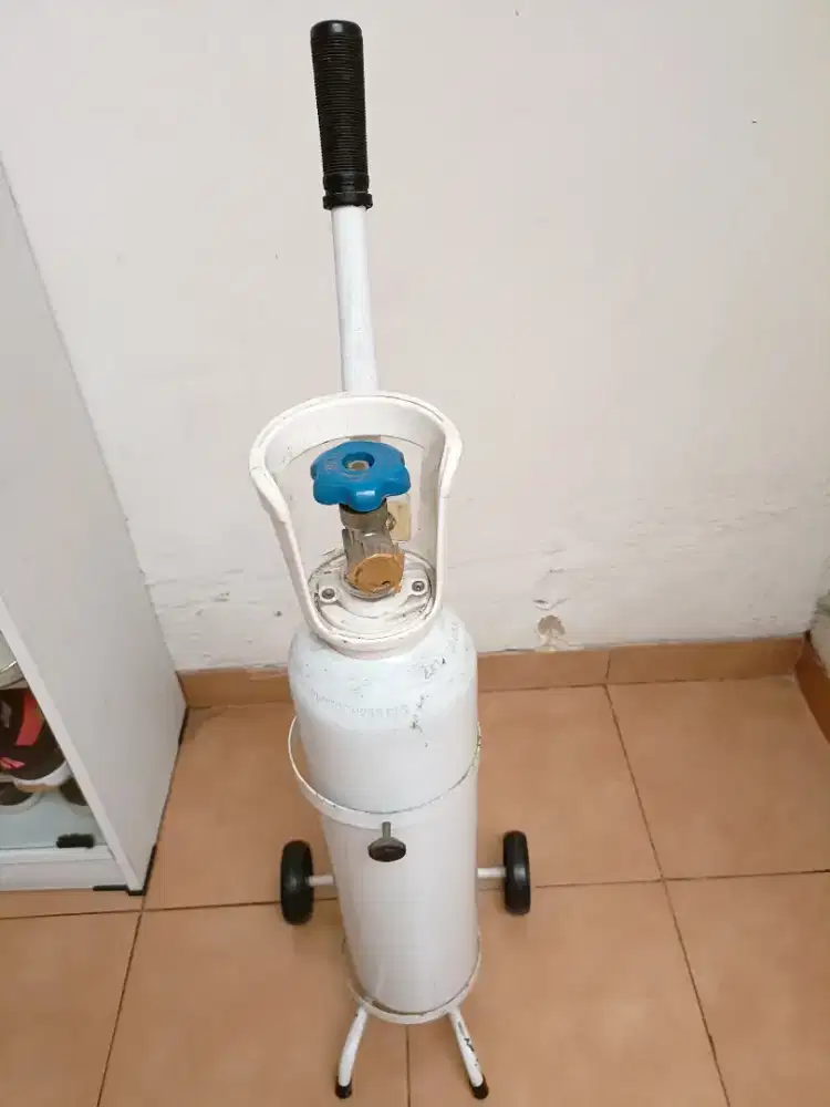 Dijual tabung oksigen 1 m3 lengkap dgn isi dan trolly. Kondisi baru.