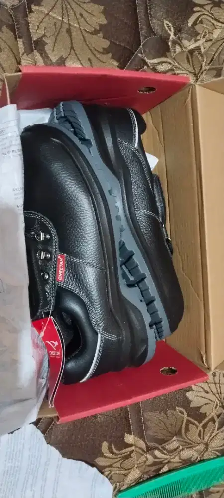 Sepatu safety cheetah