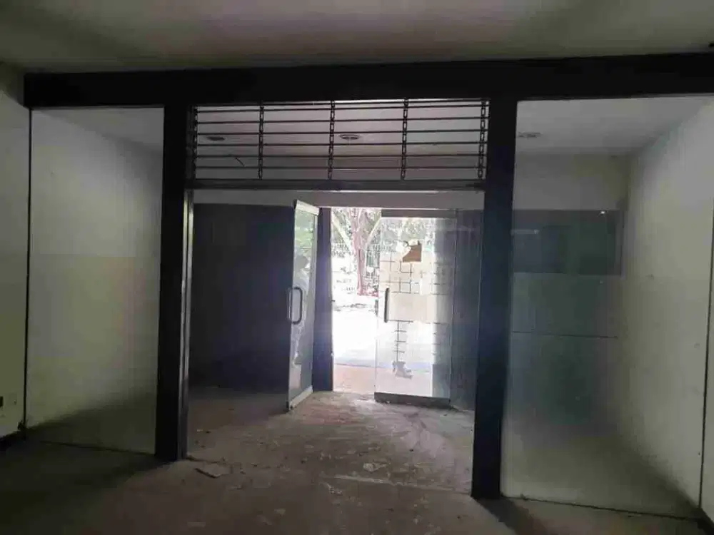 Ruko Sunter metro deretan superindo UK 5x17 hadap selatan bangunan 2.5 lantai ex bank